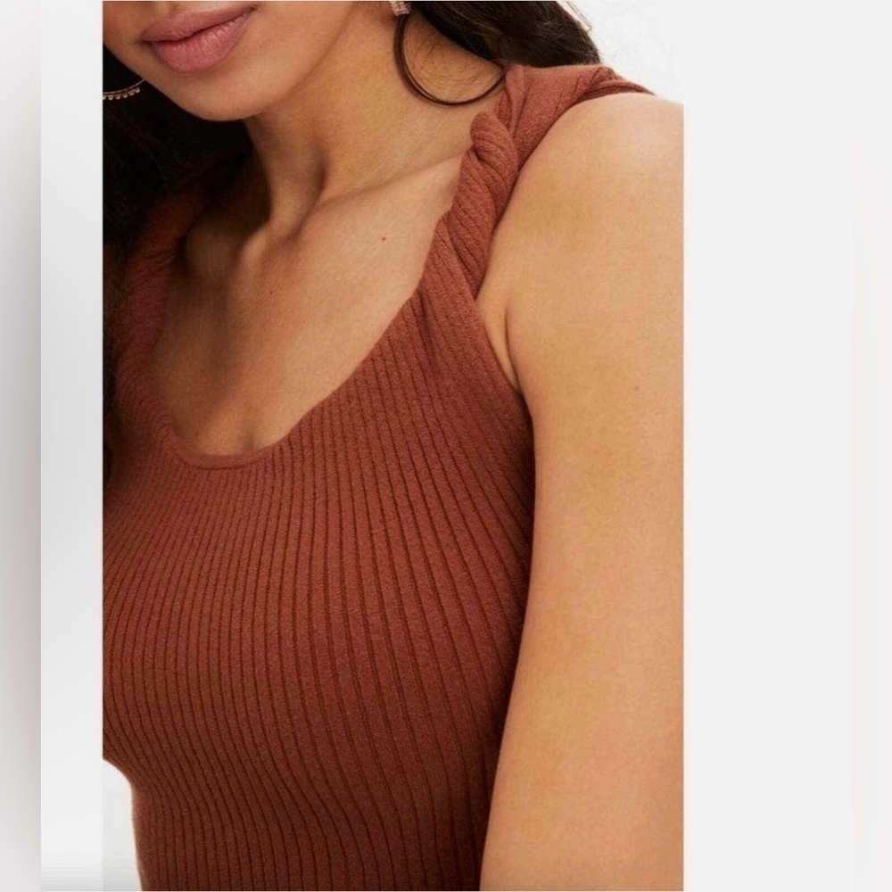 Good American Twisted Shoulder Ribbed Tank Top